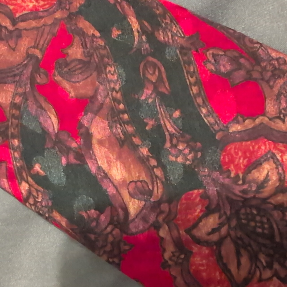 Authentic Guy Laroche Paris Paisley Tie in Red and Black - Picture 2 of 3